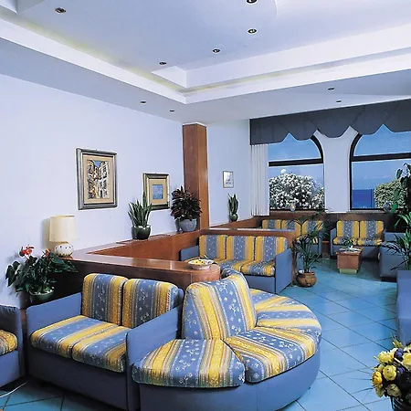 パルコ アウローラ テルメ 4* イスキア島